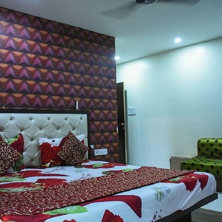 Hotel Dilip Indore Dış mekan fotoğraf
