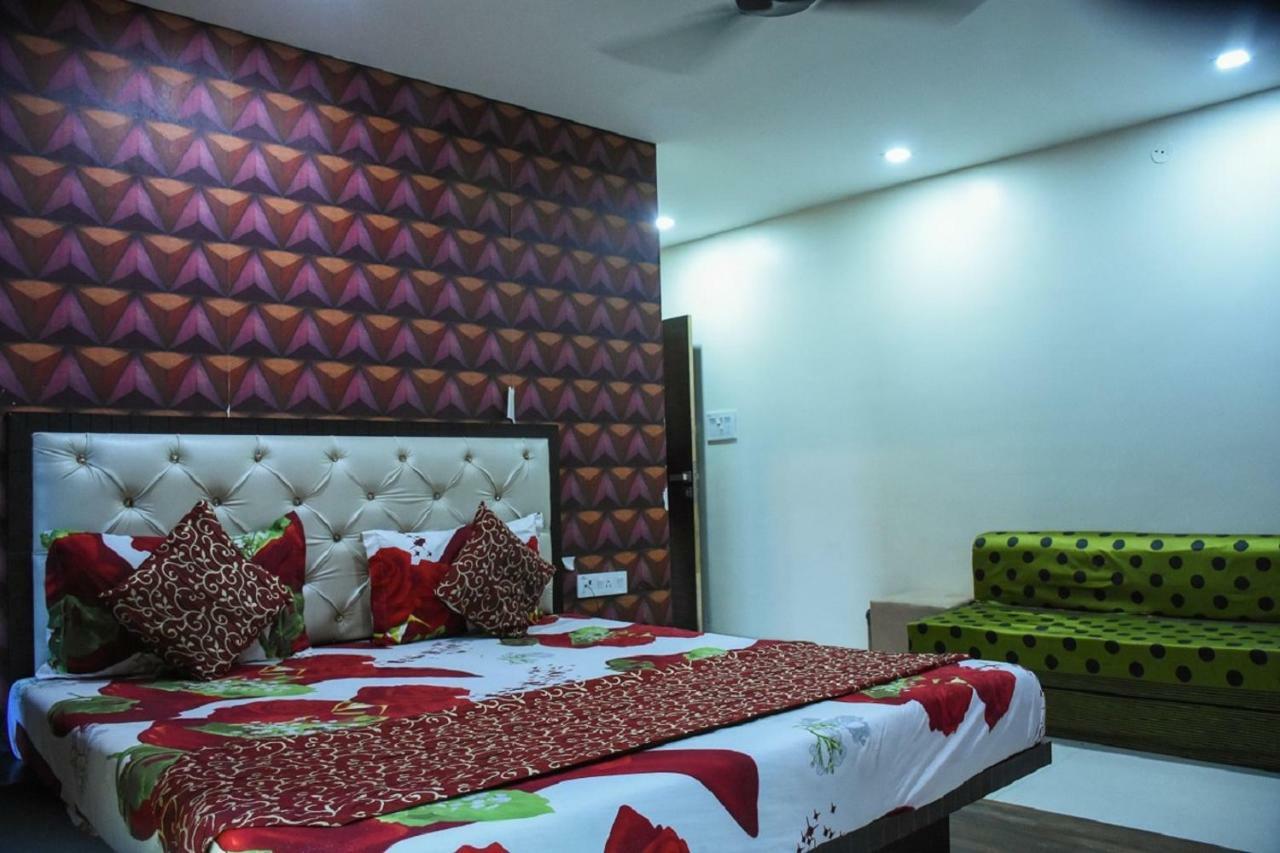 Hotel Dilip Indore Dış mekan fotoğraf