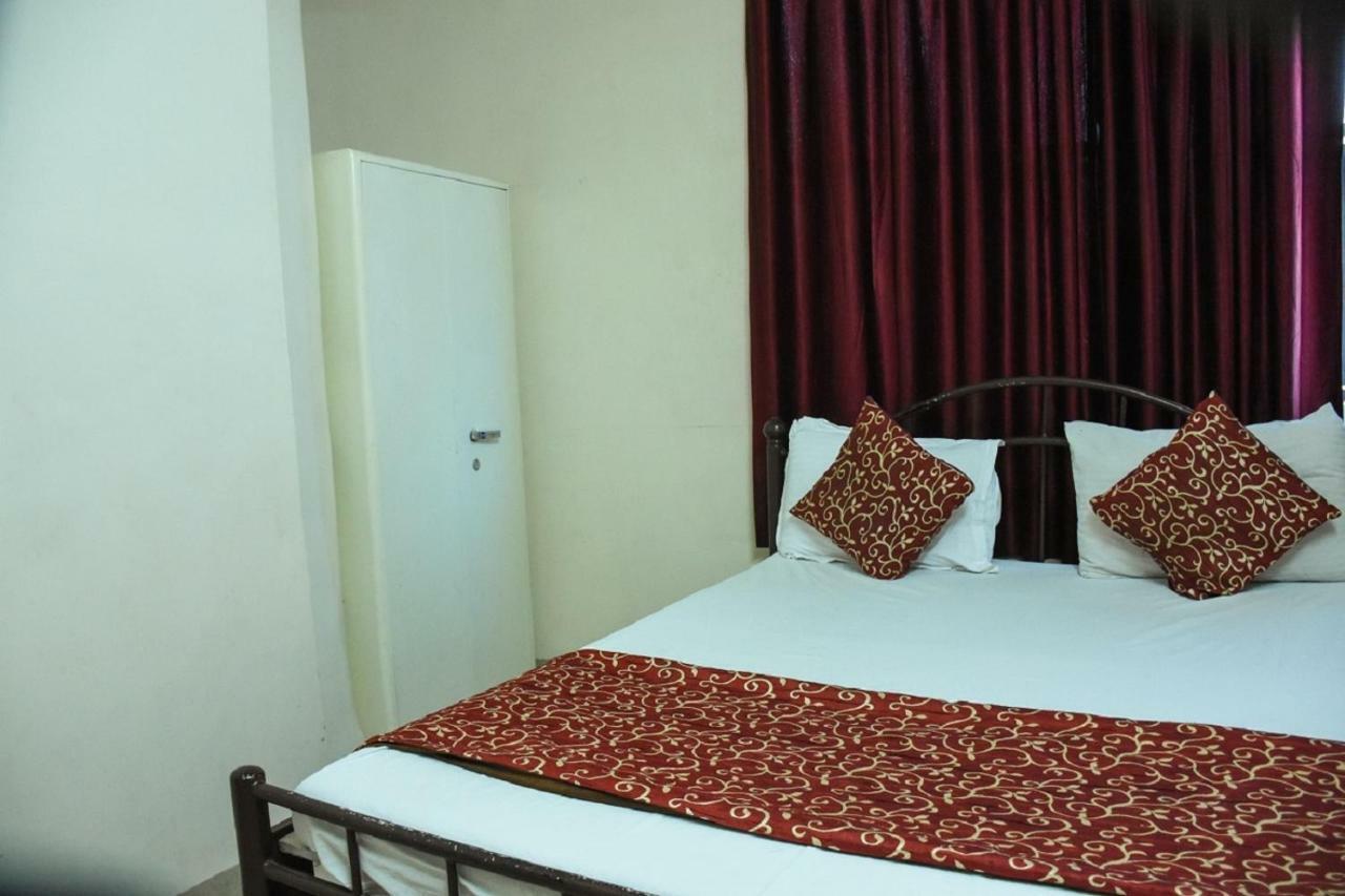 Hotel Dilip Indore Dış mekan fotoğraf