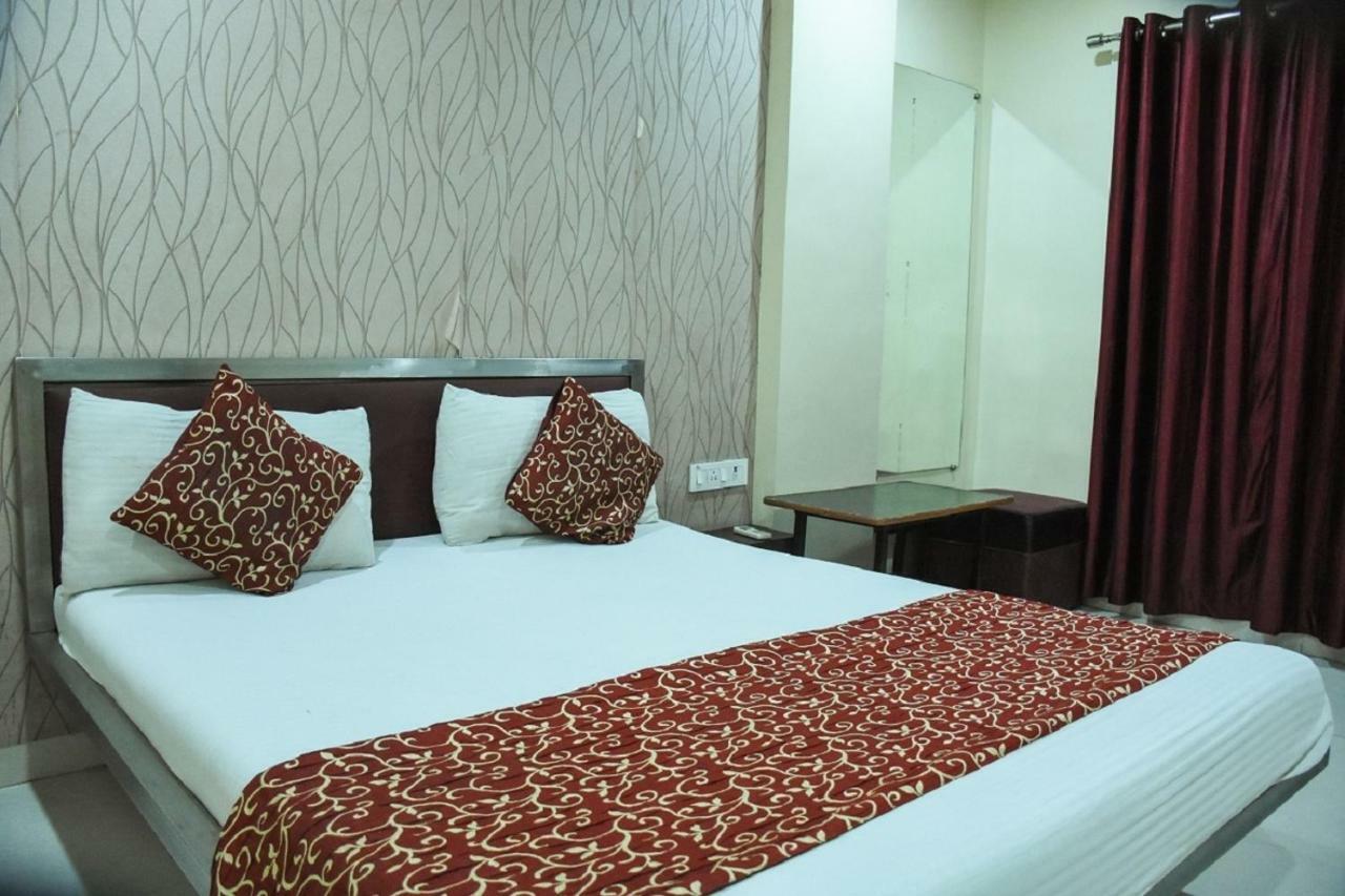 Hotel Dilip Indore Dış mekan fotoğraf